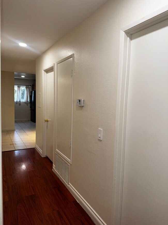 Building Photo - 1002 Cabrillo Park Dr