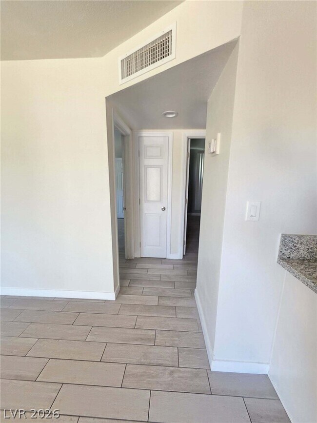 Building Photo - 1107 E Desert Inn Rd