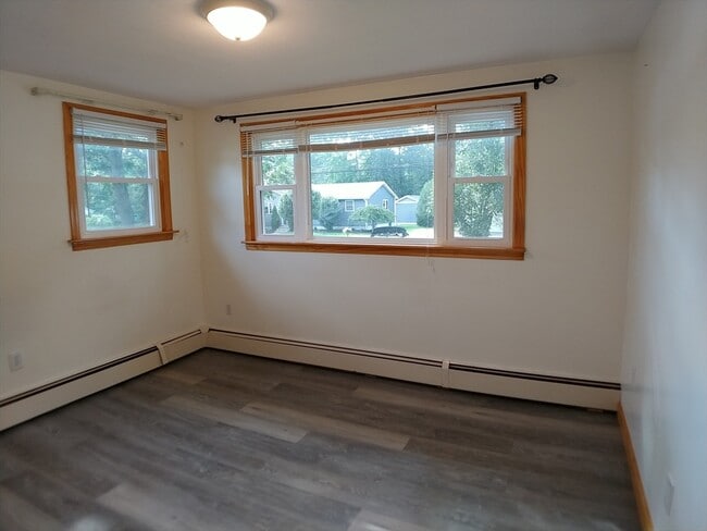 Building Photo - 45 Kinglet Dr