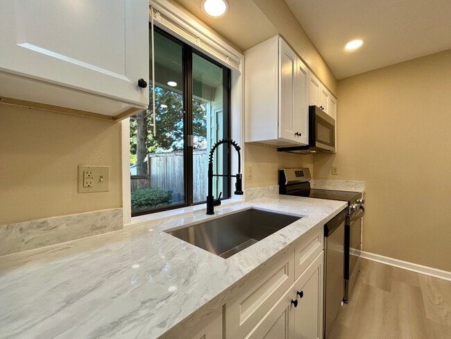 Building Photo - Serene 2 Bed, 2 Bath Updated Hidden Gem!
