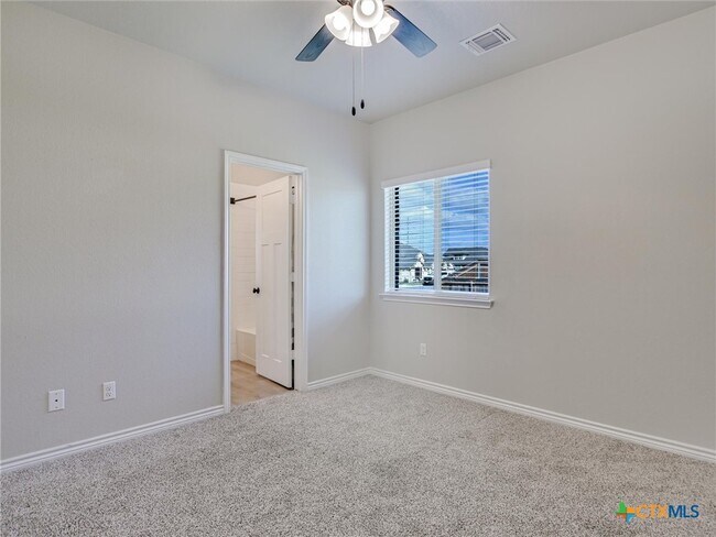 Building Photo - 1701 Meadow Crest