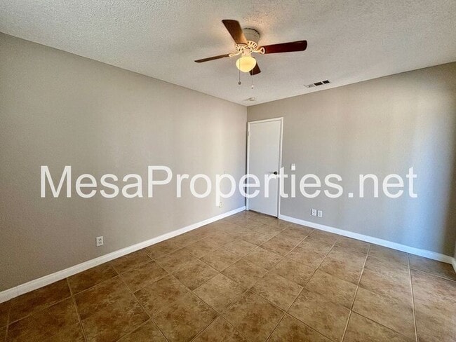 Building Photo - 19158 Live Oak St