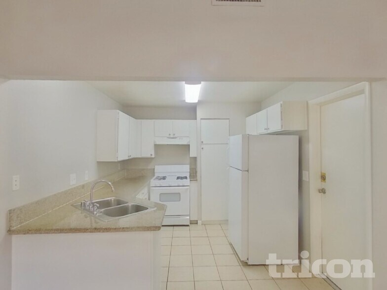 Building Photo - 5429 Requa Ave