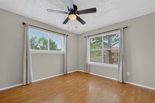 Building Photo - 10555 Turtlewood Ct