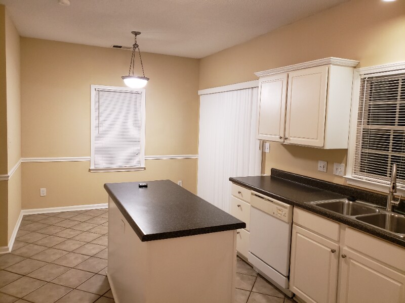 Building Photo - 107 Shining Armor Ct