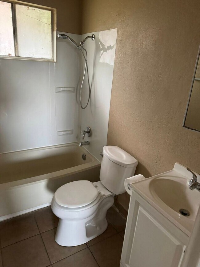 Building Photo - Duplex for Rent in S. Sacramento