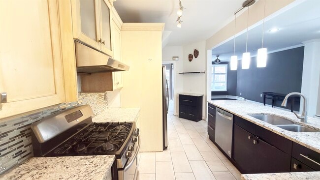 Building Photo - 6013 Buchanan Pl