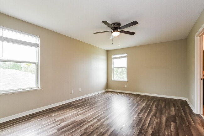 Building Photo - 123 Prairie Falcon Dr