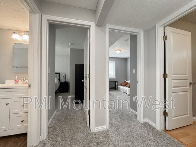 Building Photo - 484 E 900 N