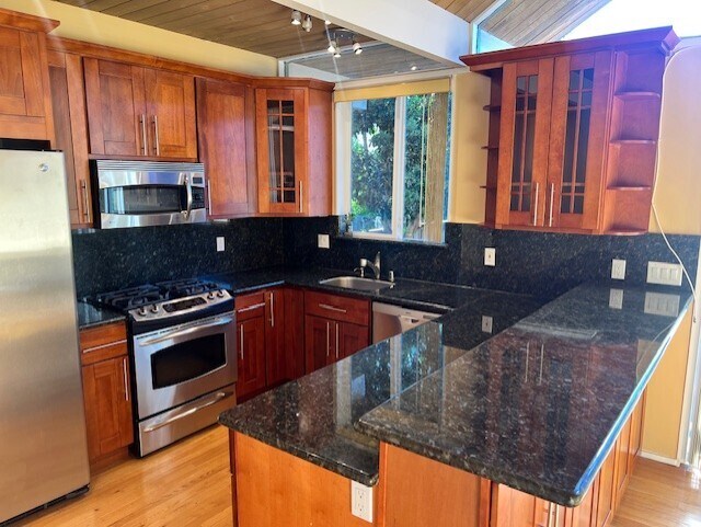 Kitchen - 880 Larkspur Dr