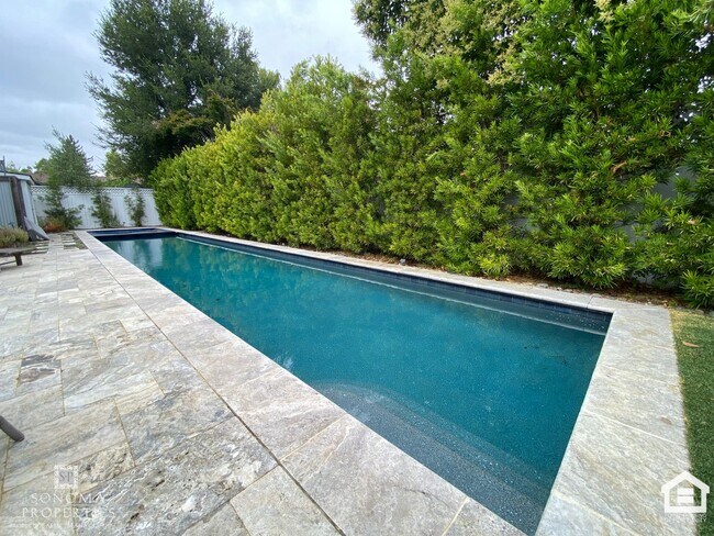 Building Photo - Stunning Furnished Eastside Home