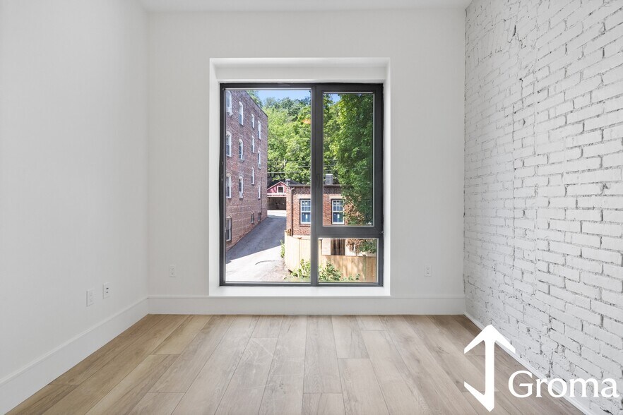 Building Photo - 1580 Beacon St