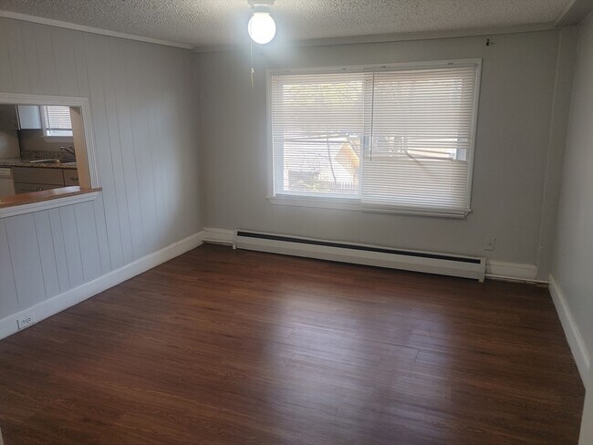 Building Photo - 65 Curve St