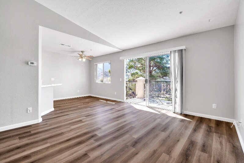 Building Photo - 2604 Avenida Del Vista