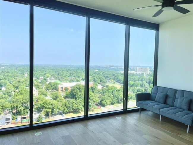 Building Photo - 84 East Ave