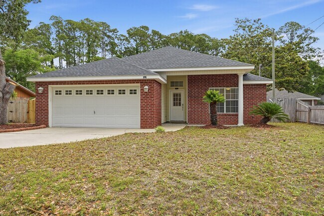 Building Photo - Renovated Home in Niceville!