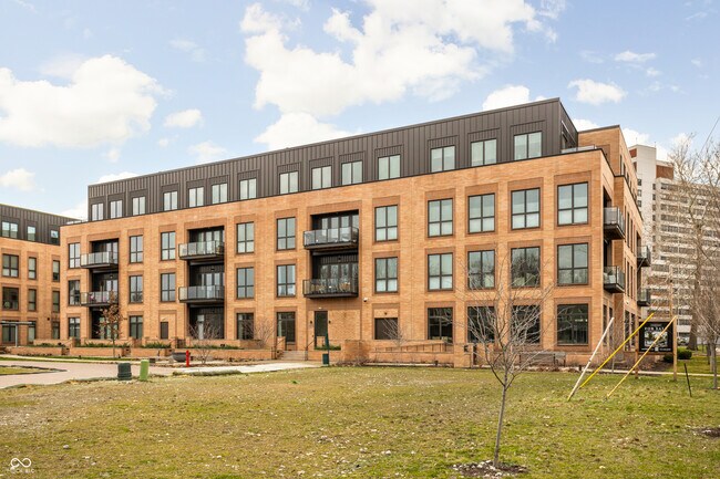 Building Photo - 877 N East St