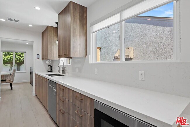 Building Photo - 12849 Tiara St