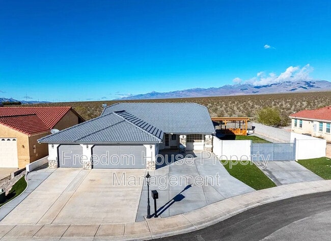 Building Photo - 3630 E Vineyard Dr N