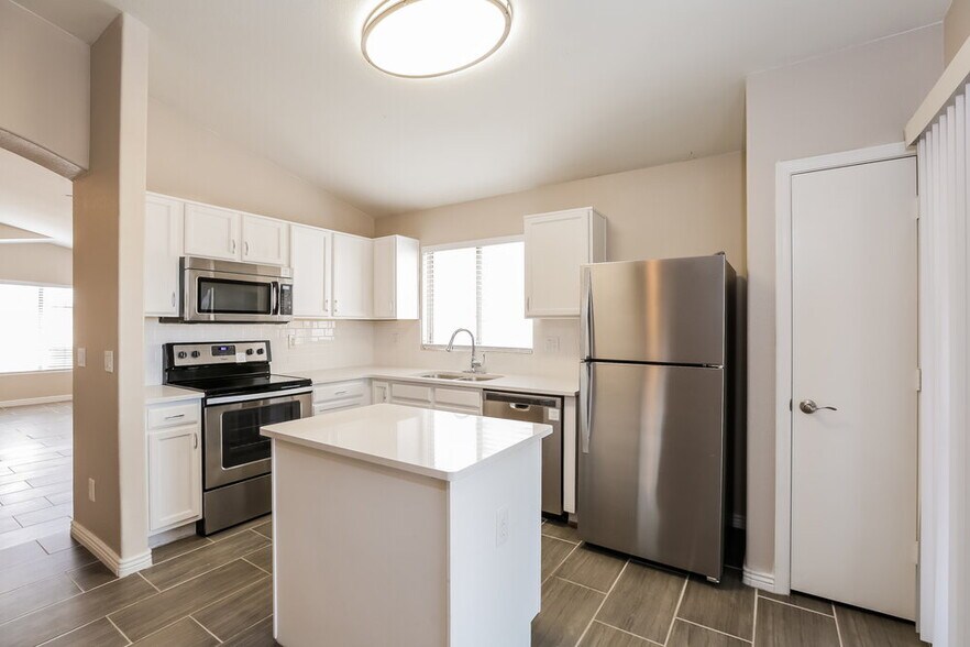 Building Photo - 438 N Opal