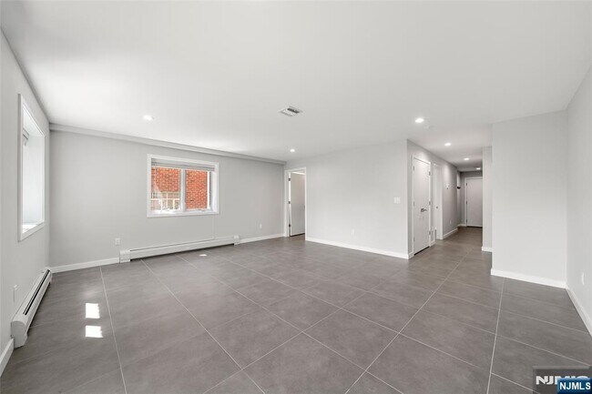 Building Photo - 506 Westview Ave