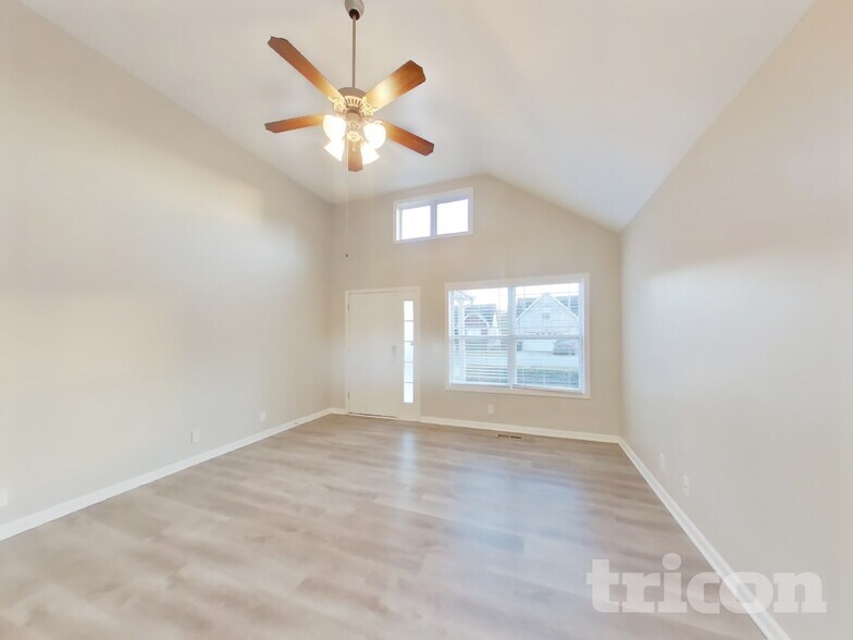 Building Photo - 315 David Dr