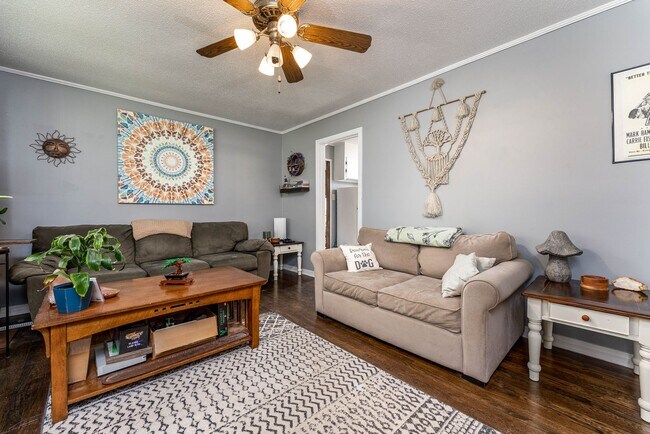 Building Photo - AVAILABLE NOW at a Good Price. 3 Bed 1 Bath FOR LEASE in Columbia. $1200 Rent.