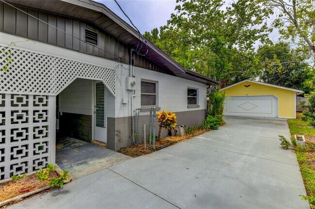 Building Photo - 230 N Briggs Ave