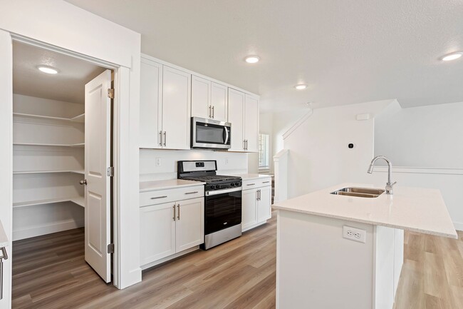 Building Photo - Your Next Home Awaits – 3-Bedroom Townhome...