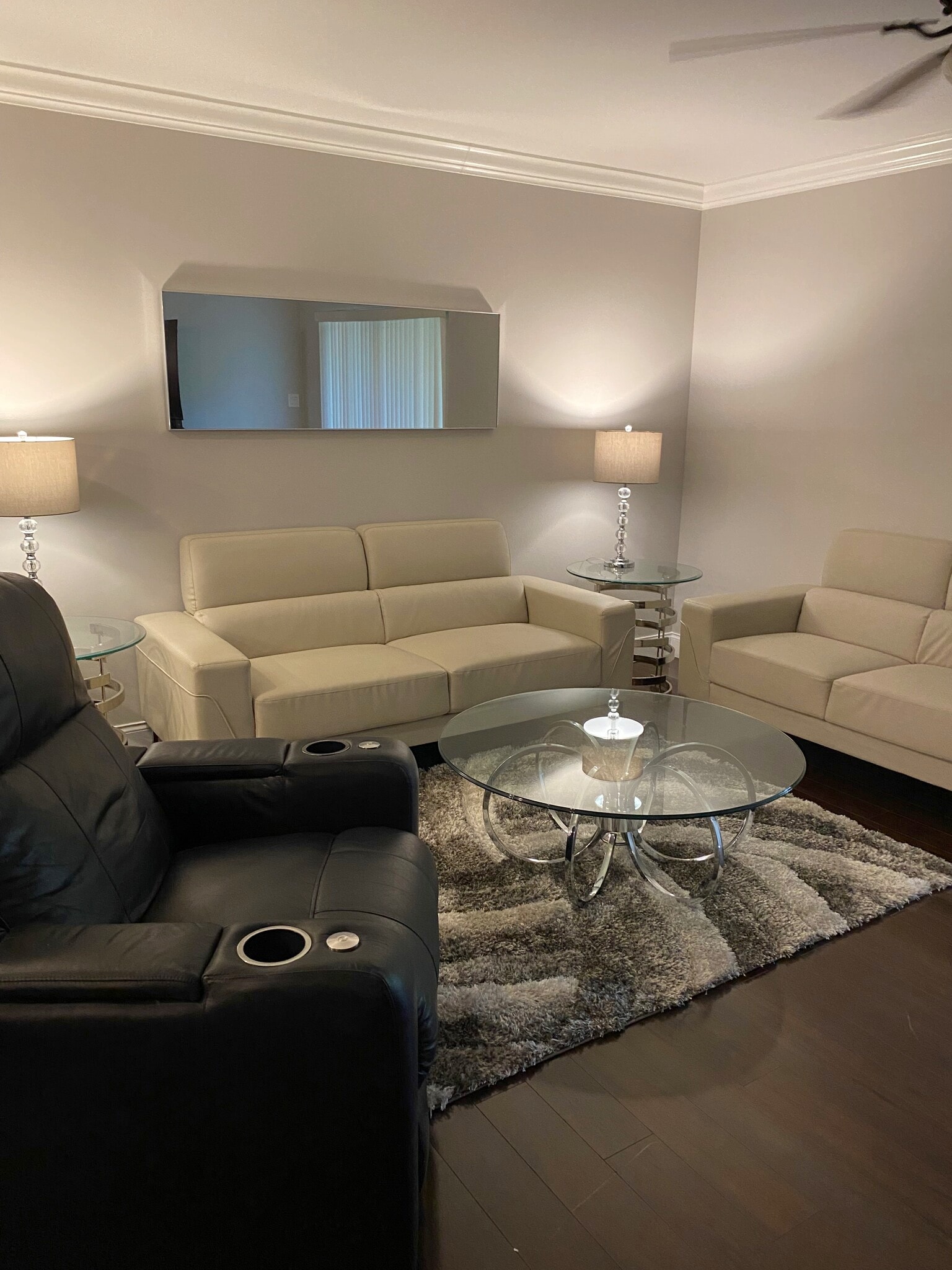 beautiful living room - 123 Deer Creek Blvd