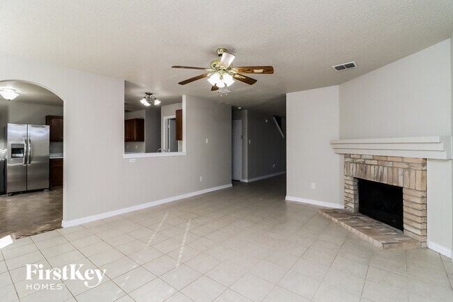 Building Photo - 3913 Fox Run Dr