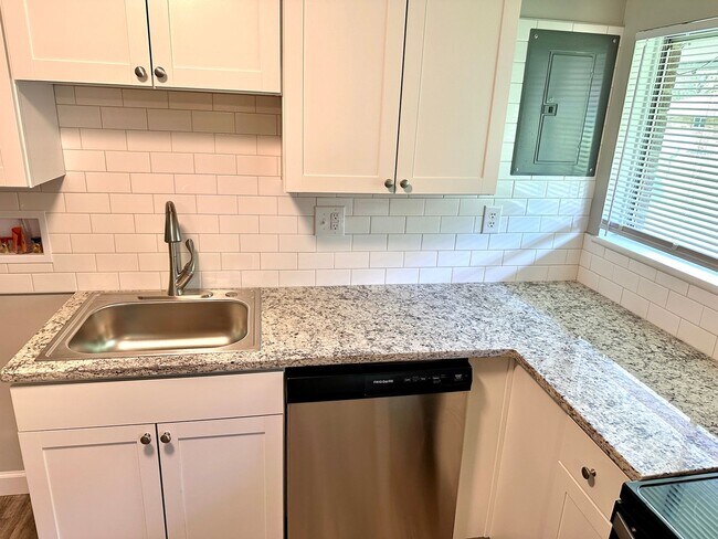 Building Photo - 4408 Lesher Dr