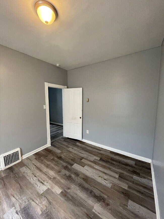 Building Photo - Cozy 1-Bedroom in Sharon – Walkable Location, Pets Welcome!