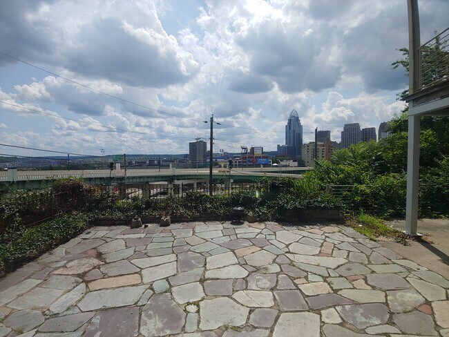 Building Photo - 319 Baum St