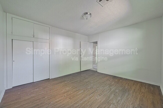 Building Photo - 713 SW 25th St