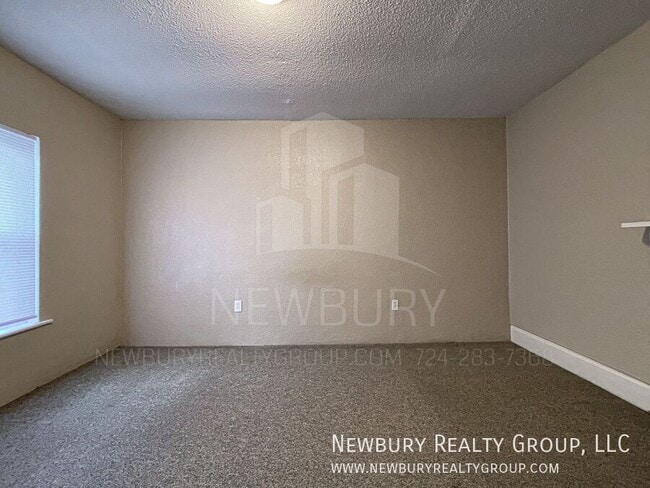 Building Photo - 39 Hickory St