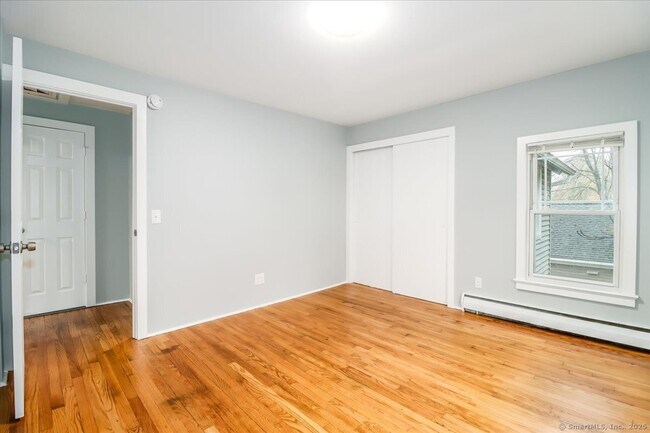 Building Photo - 9 Nicholas Square