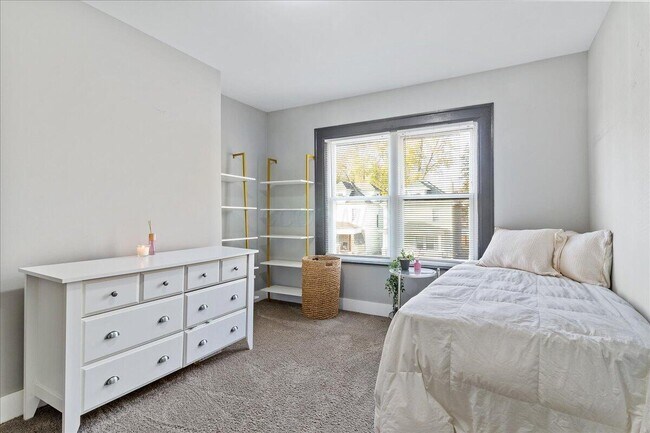 Building Photo - 40 S Richardson Ave