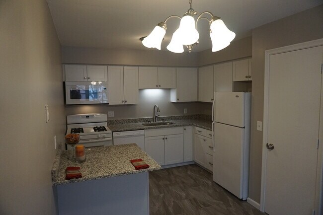 Remodeled Kitchen, Granite w/New Appliances, New Custom Cabinets - Idaho Park East
