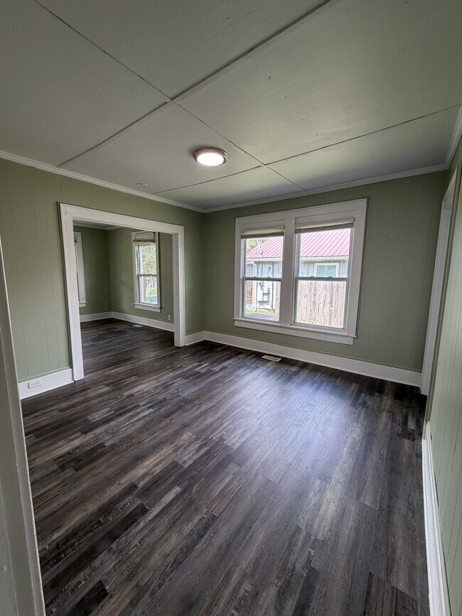 Building Photo - 714 Henderson Ave