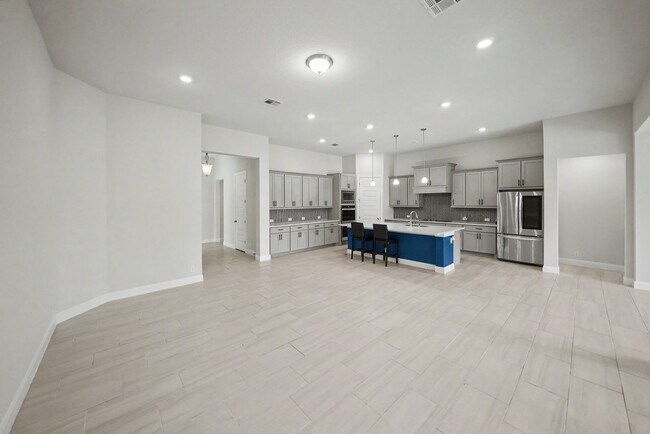 Building Photo - Stunning 4BR Home with 3-Car Garage in Turning Stone - Realtor Commission: $750