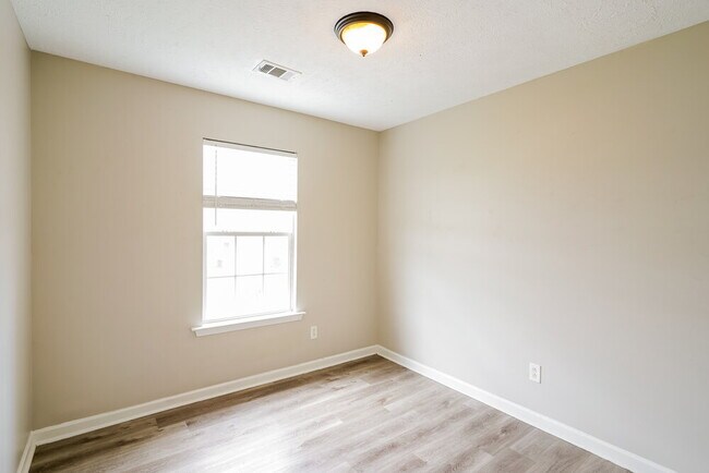 Building Photo - 1021 Tammy Sue Ln