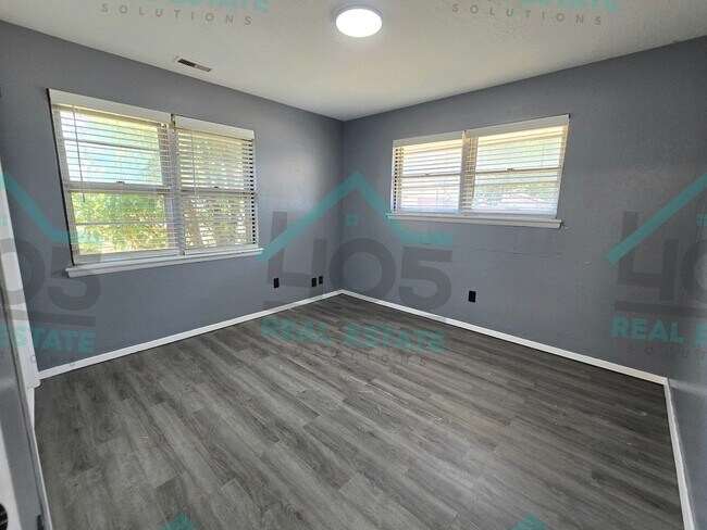 Building Photo - MWC Rental 3 Bed