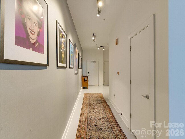 Building Photo - 935 Westmere Ave