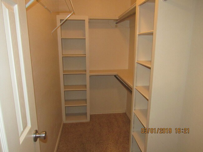 Building Photo - PET FRIENDLY WITH OWNER APPROVAL!!