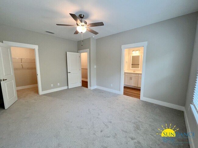 Building Photo - Beautiful 3 Bedroom 2.5 Bathroom Townhome with Garage!