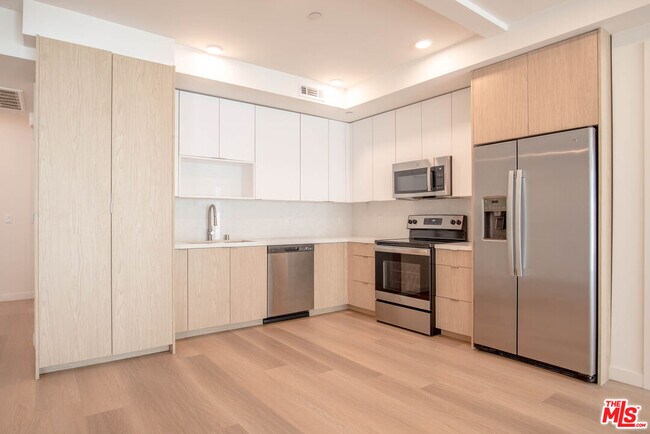 Building Photo - 4406 Fulton Ave