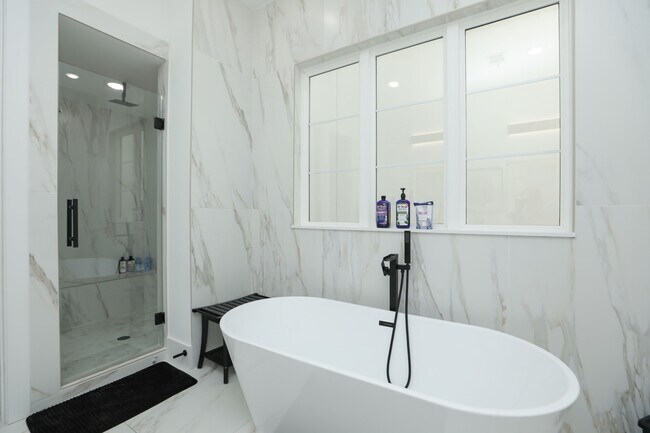 Building Photo - 5704 Fairdale Ln