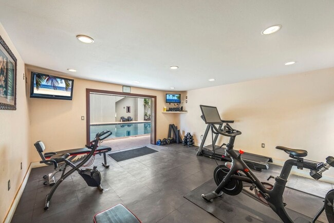 Building Photo - Top-Floor Ocean View Condo Across from the Beach | Furnished 2BR + Central A/C