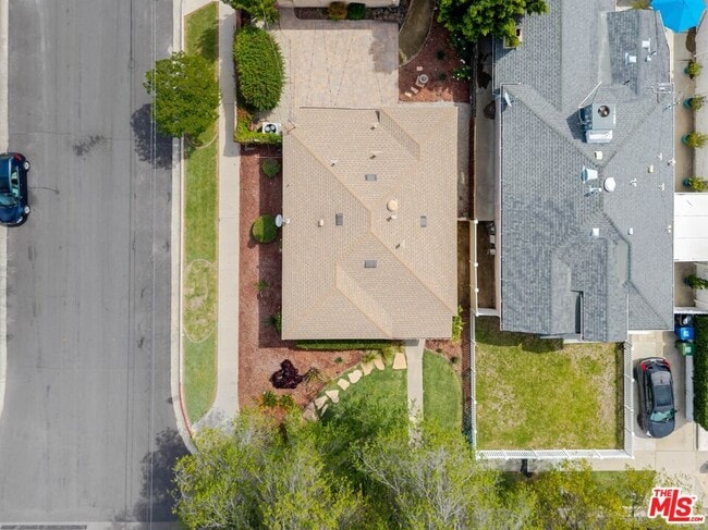 Building Photo - 4950 Newcastle Ave